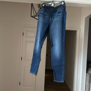 Maternity over the belly skinny jeans. Only worn a couple times.